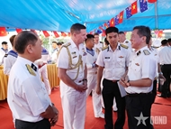 មេបញ្ជាការកងទ័ពជើងទឹកអូស្ត្រាលីចូលរួមពិធីជប់លៀងនៅលើនាវាលេខ ០១៦ - Quang Trung នៃកងទ័ពជើងទឹកវៀតណាម